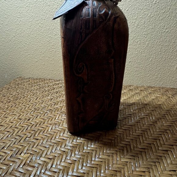 Vintage Embossed Leather Wrapped Decanter With Cork Stopper & WHISKY Tag - Picture 5 of 15